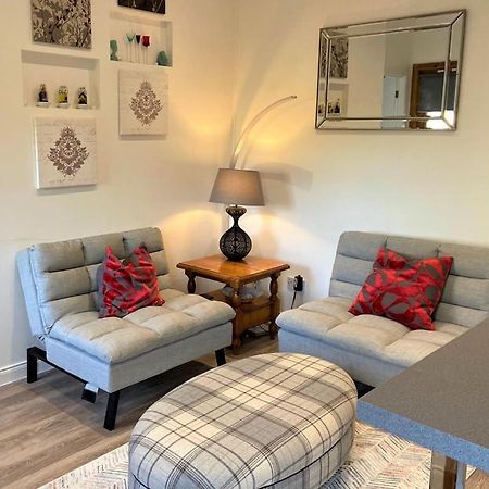 Chalet On The Green - Self Contained With Parking. Inshes Экстерьер фото