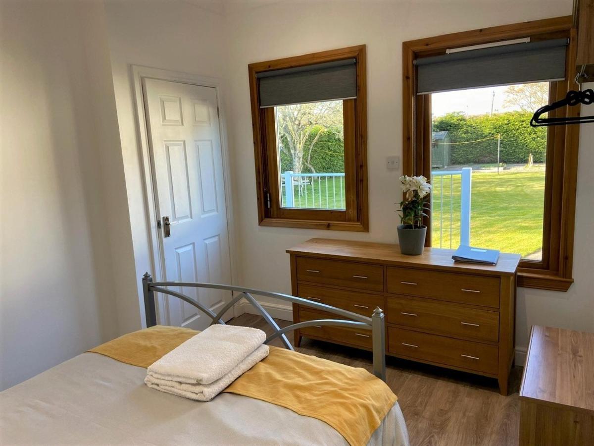 Chalet On The Green - Self Contained With Parking. Inshes Экстерьер фото
