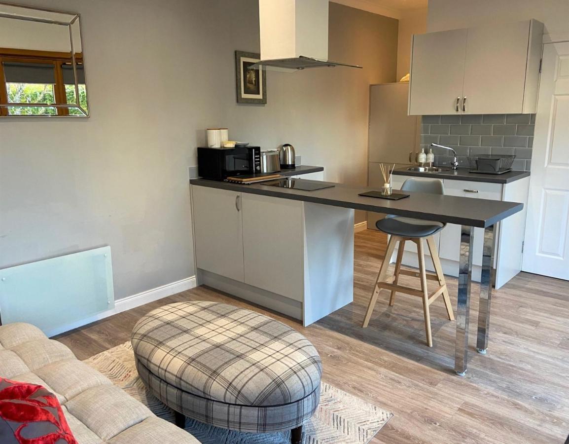 Chalet On The Green - Self Contained With Parking. Inshes Экстерьер фото